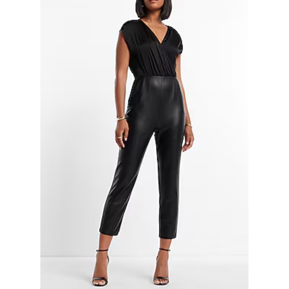 Express Cap Sleeve Faux Leather‎ Jumpsuit Women's Size Small Pockets Black NWOT